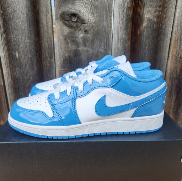 *Nike Air Jordan 1 LOW SE Patent White 'Legend Blue'  UNC (GS 6.5Y Women's 8 - Picture 3 of 7
